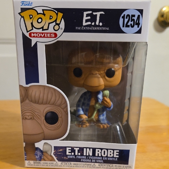 Funko E.T. in Blue Robe Vinyl Figure - Picture 1 of 4